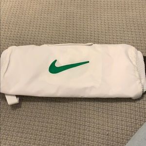 nike hand warmer